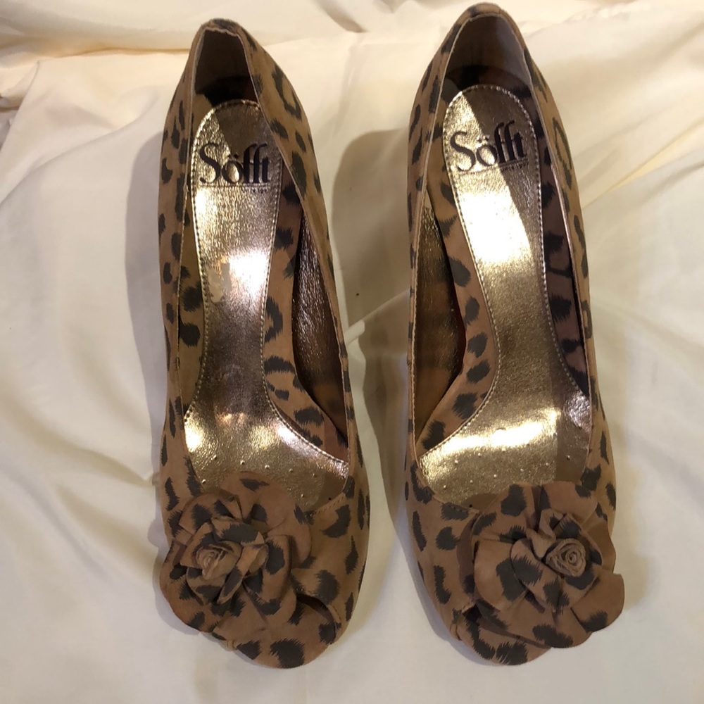 Sofft GIJON Wheat leopard suede heels.
